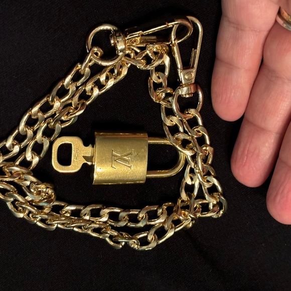 Lois Vuitton padlock with key 🔐 and necklace{#454} - Picture 9 of 16